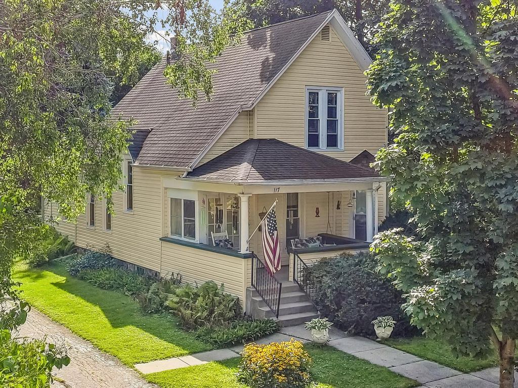 117 N Fourth STREET, Delavan, WI 53115