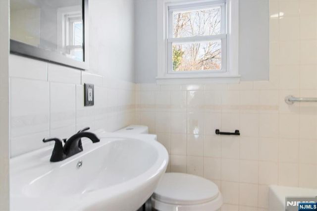 301 Riverview Road, Pompton Lakes, NJ 07442