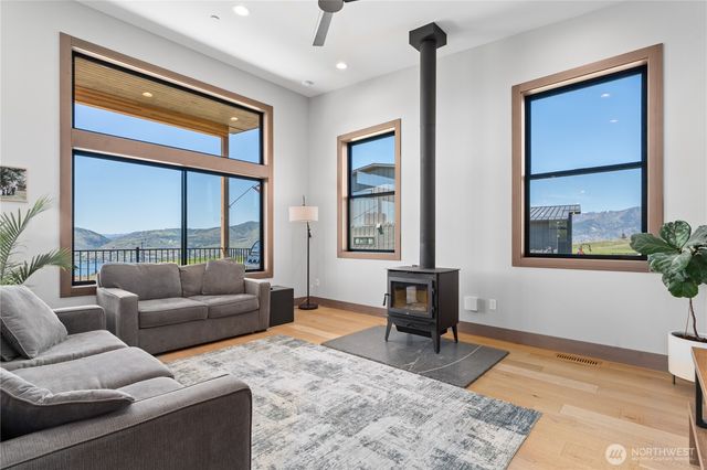 81 Nora Lane, Chelan, WA 98816