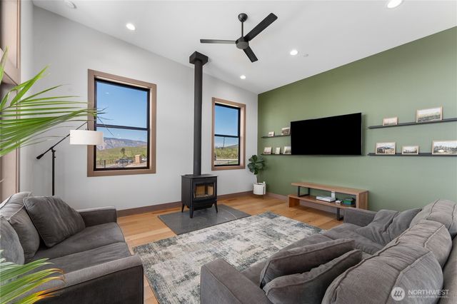 81 Nora Lane, Chelan, WA 98816