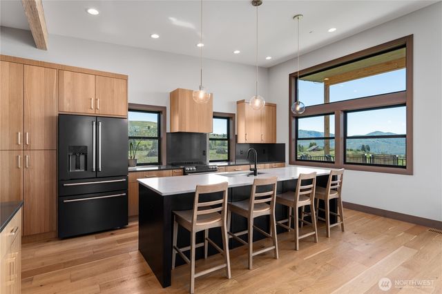 81 Nora Lane, Chelan, WA 98816