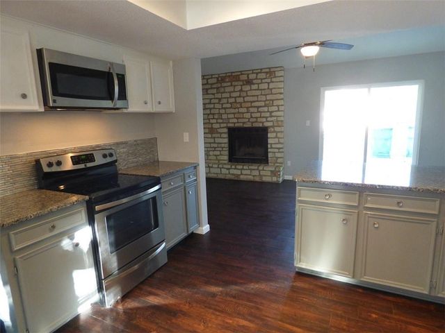 6107 La Mesa ST, Lago Vista, TX 78645