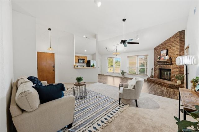 424 Grand Meadow Drive, Fort Worth, TX 76108