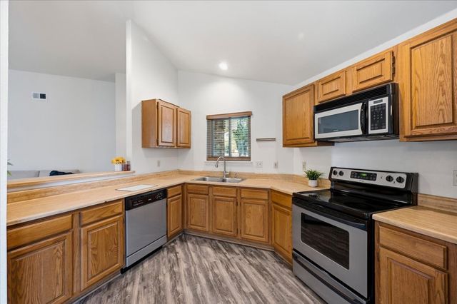 424 Grand Meadow Drive, Fort Worth, TX 76108