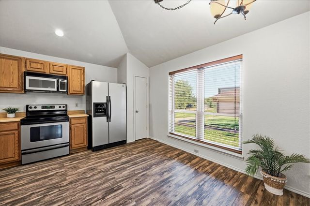424 Grand Meadow Drive, Fort Worth, TX 76108