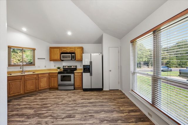 424 Grand Meadow Drive, Fort Worth, TX 76108