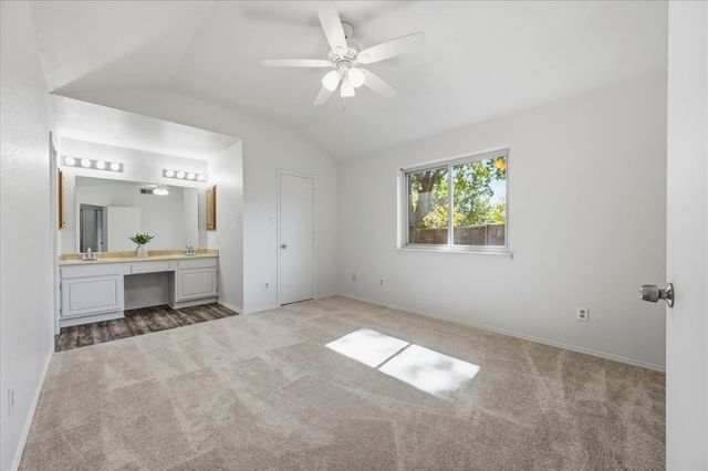 424 Grand Meadow Drive, Fort Worth, TX 76108