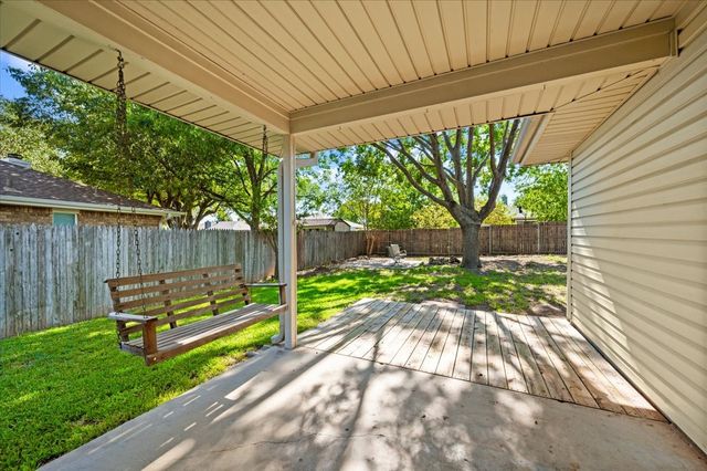 424 Grand Meadow Drive, Fort Worth, TX 76108