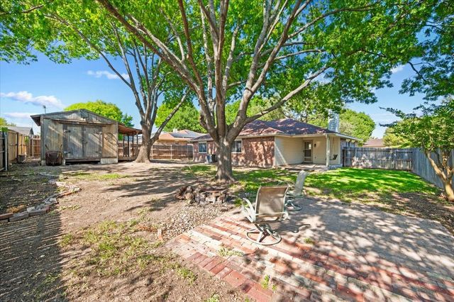 424 Grand Meadow Drive, Fort Worth, TX 76108