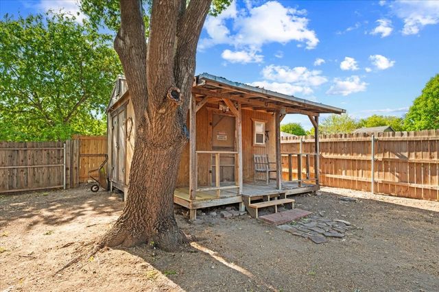 424 Grand Meadow Drive, Fort Worth, TX 76108