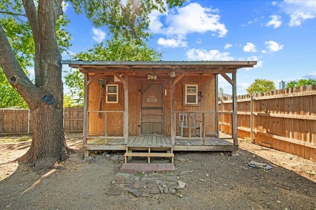 424 Grand Meadow Drive, Fort Worth, TX 76108