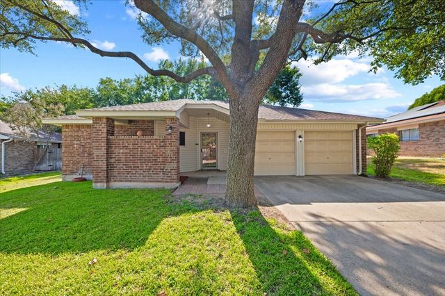 424 Grand Meadow Drive, Fort Worth, TX 76108