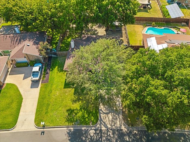 424 Grand Meadow Drive, Fort Worth, TX 76108