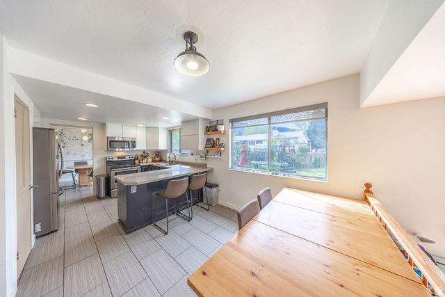 1930 E SOUTHBRIDGE WAY, Sandy, UT 84093