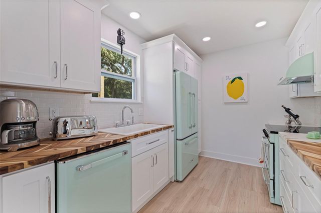 1579 BAYSHORE BOULEVARD, Dunedin, FL 34698