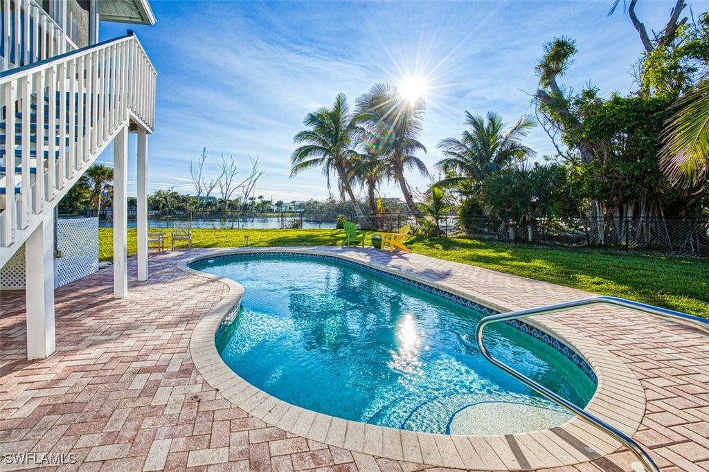 3131 Twin Lakes LN, Sanibel, FL 33957