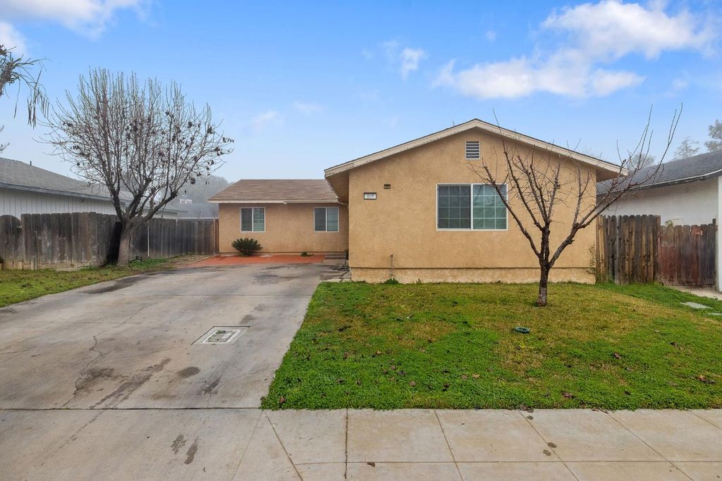 Image 1 of property listing at 105 W Clark Street, Madera, CA 93638