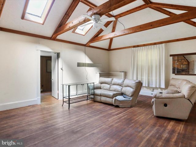 84 FUNK RD, Strasburg, VA 22657