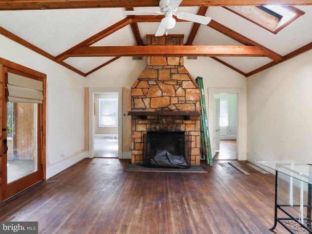 84 FUNK RD, Strasburg, VA 22657