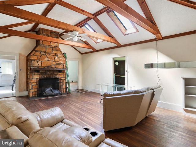 84 FUNK RD, Strasburg, VA 22657