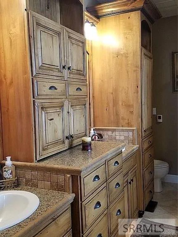Image 6 of property listing at 5050 E Tildy Lane, Ammon, ID 83401