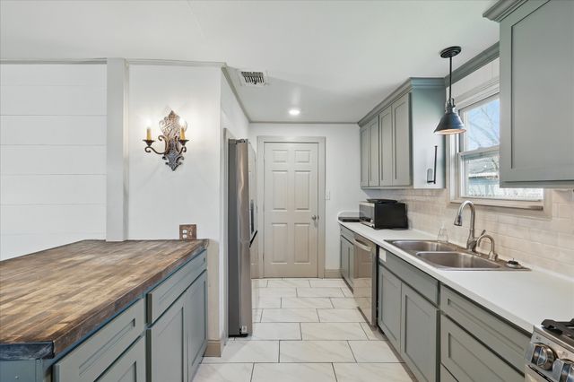 932 N Woods Street, Sherman, TX 75092