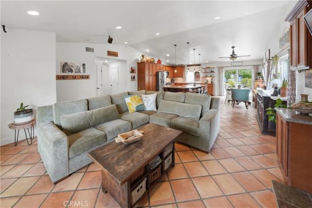 31607 Hipshot Drive, Castaic, CA 91384