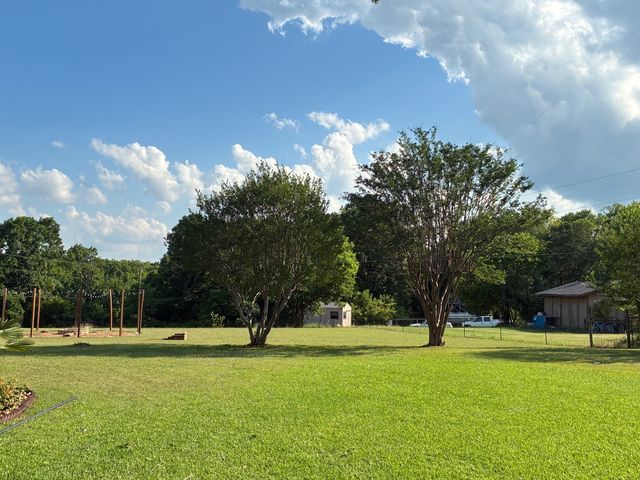 105 Elm Drive, Oak Leaf, TX 75154
