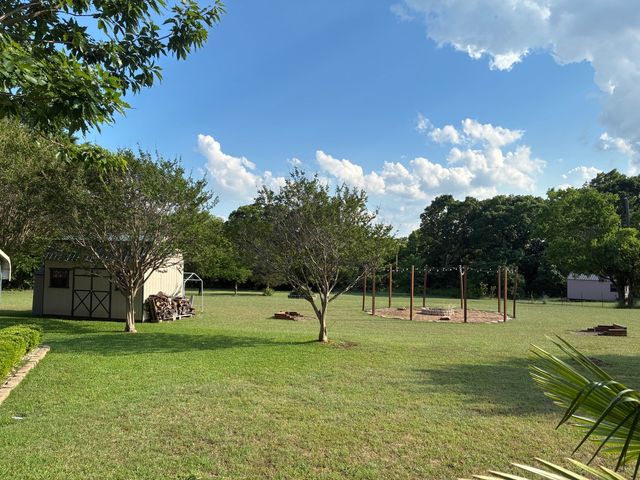 105 Elm Drive, Oak Leaf, TX 75154