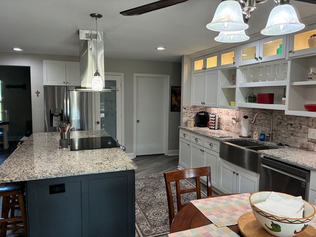 105 Elm Drive, Oak Leaf, TX 75154