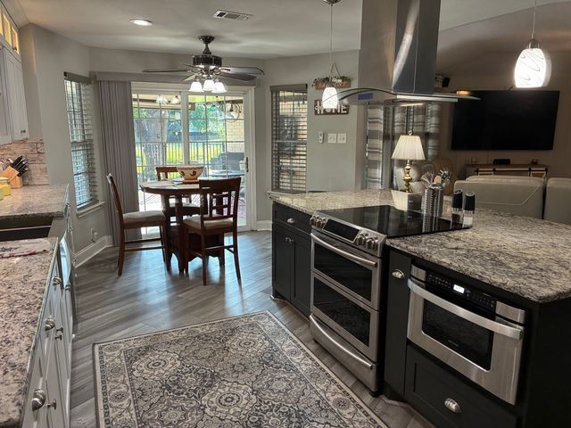 105 Elm Drive, Oak Leaf, TX 75154