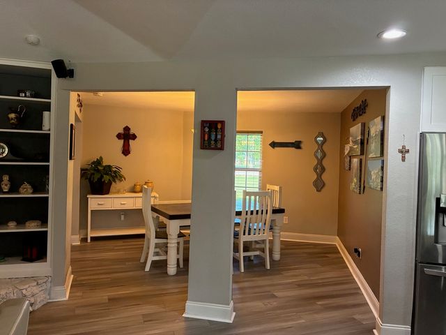 105 Elm Drive, Oak Leaf, TX 75154