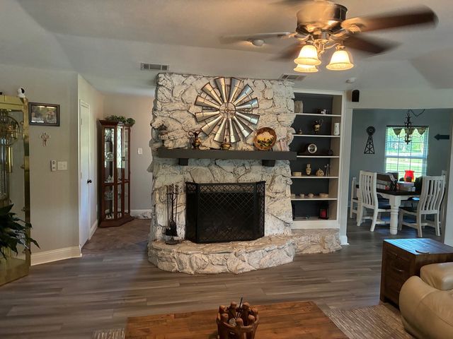 105 Elm Drive, Oak Leaf, TX 75154