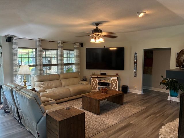 105 Elm Drive, Oak Leaf, TX 75154