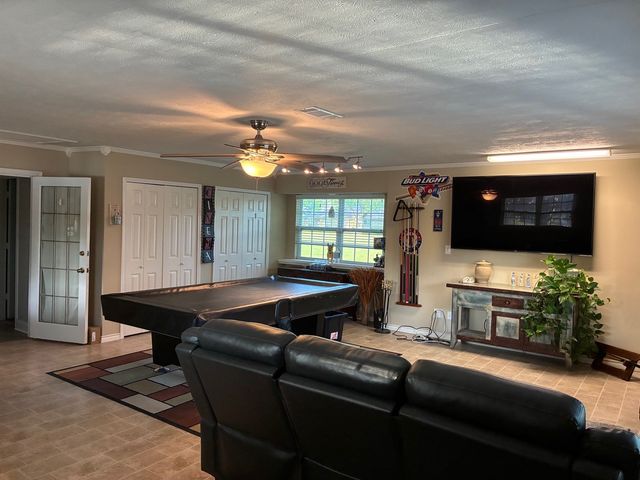 105 Elm Drive, Oak Leaf, TX 75154