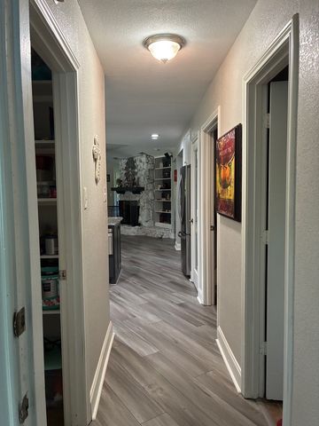 105 Elm Drive, Oak Leaf, TX 75154