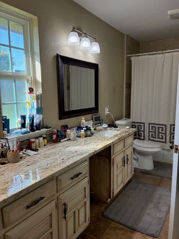 105 Elm Drive, Oak Leaf, TX 75154