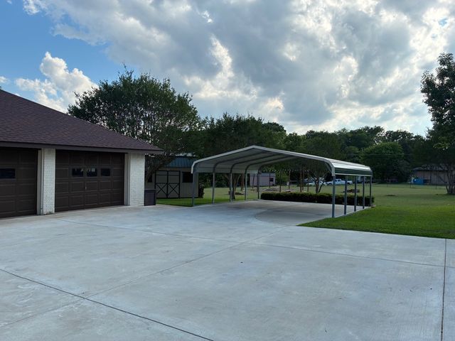 105 Elm Drive, Oak Leaf, TX 75154