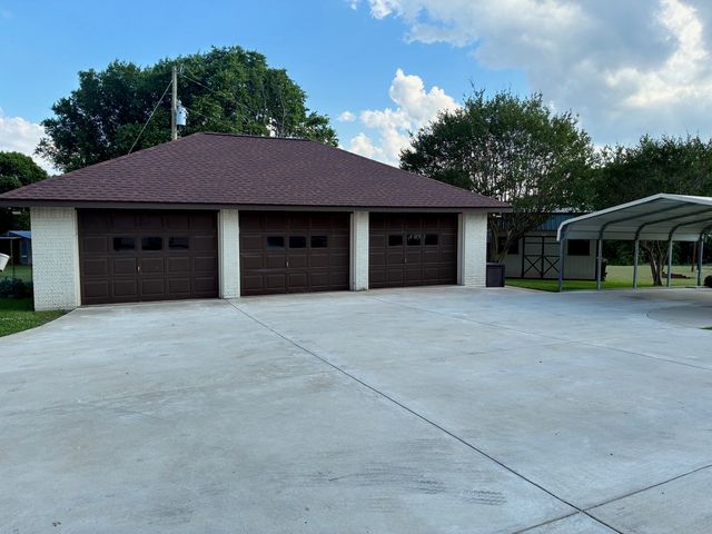 105 Elm Drive, Oak Leaf, TX 75154