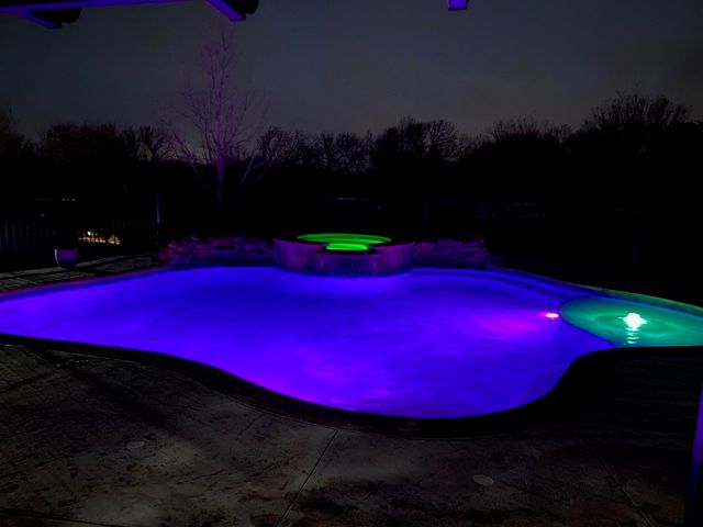 105 Elm Drive, Oak Leaf, TX 75154
