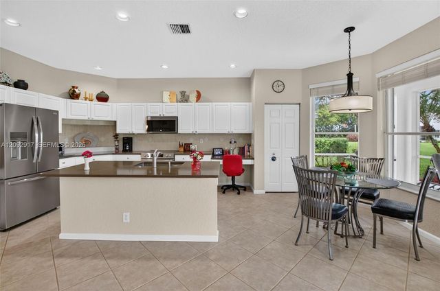 6423 Pebble Creek Way, Boynton Beach, FL 33437