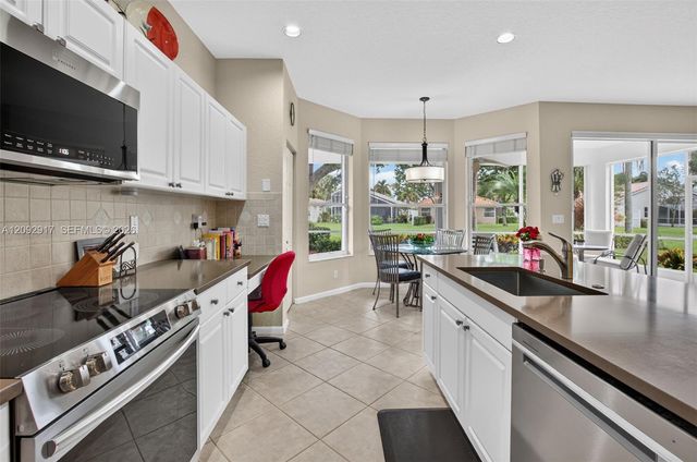 6423 Pebble Creek Way, Boynton Beach, FL 33437