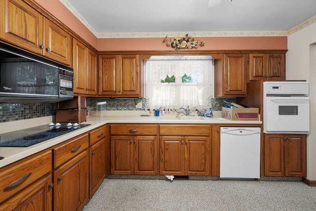 543 40th Avenue, East Moline, IL 61244