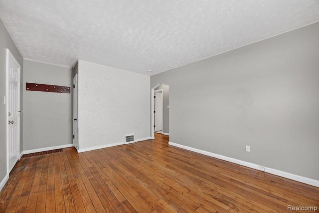 4924 Howe Road, Wayne, MI 48184