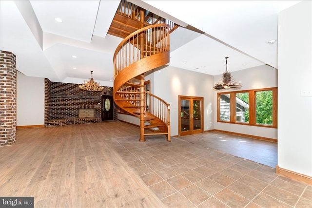 5019 OLD SWIMMING POOL RD, Frederick, MD 21703