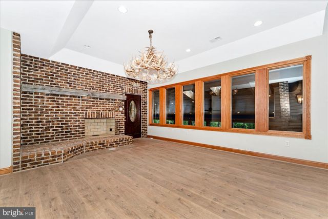 5019 OLD SWIMMING POOL RD, Frederick, MD 21703