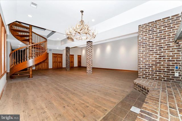 5019 OLD SWIMMING POOL RD, Frederick, MD 21703