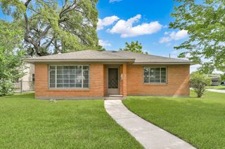 202 West Rocky Creek Road, Houston, TX 77076