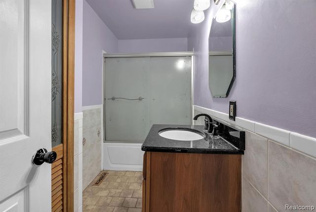 30930 Pennsylvania Road, Romulus, MI 48174