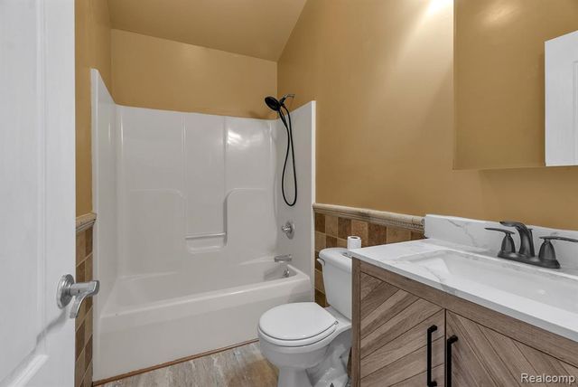 30930 Pennsylvania Road, Romulus, MI 48174